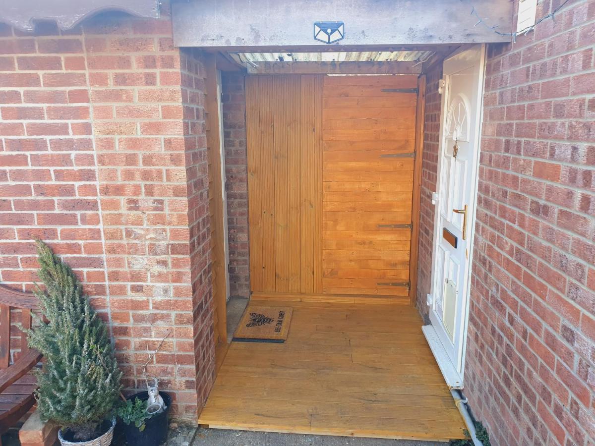 Sherwood Bungalow 3 Bedroom Entire Property 波士顿 外观 照片