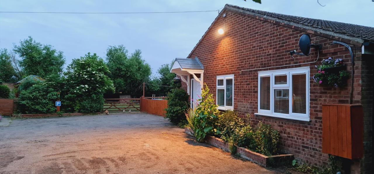 Sherwood Bungalow 3 Bedroom Entire Property 波士顿 外观 照片